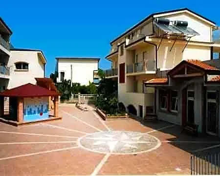 Aquamarine Apartahotel Davoli